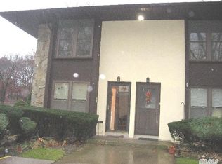 1 Elm Ct, Selden, NY 11784