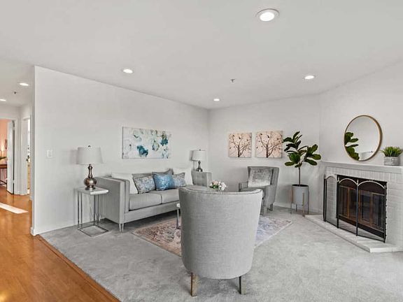 5th image of 22820 Parkhill Ct APT 6