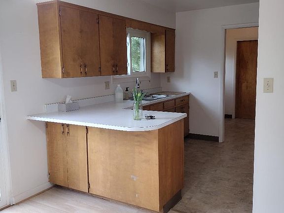 4th image of 513 S 4th St