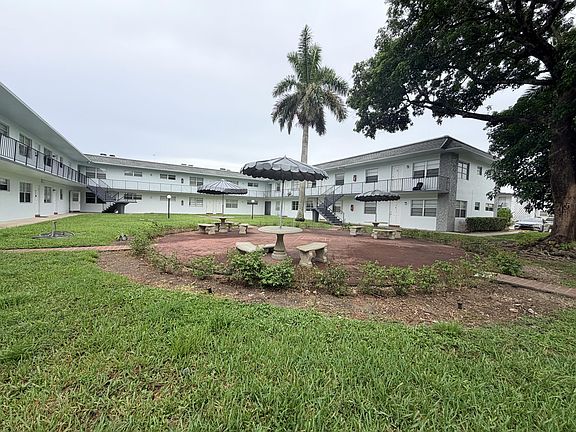 5th image of 6191 SW 37th St APT 114