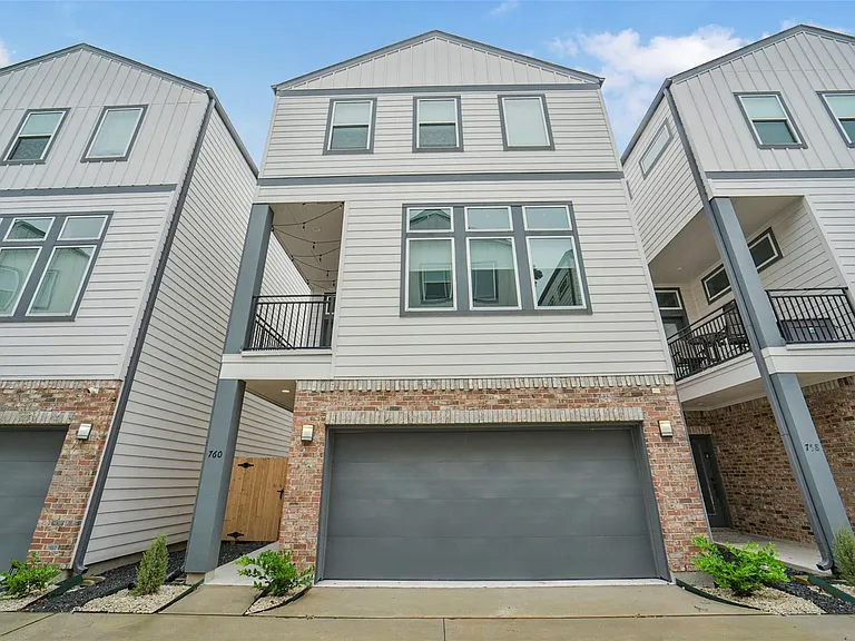760 W Donovan St — Photo 1