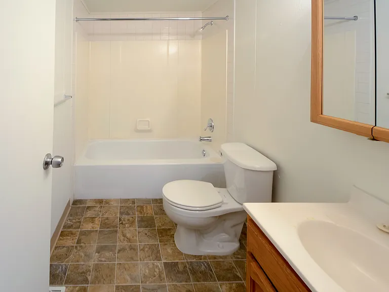 Chesapeake Pointe Townhouses — Photo 15