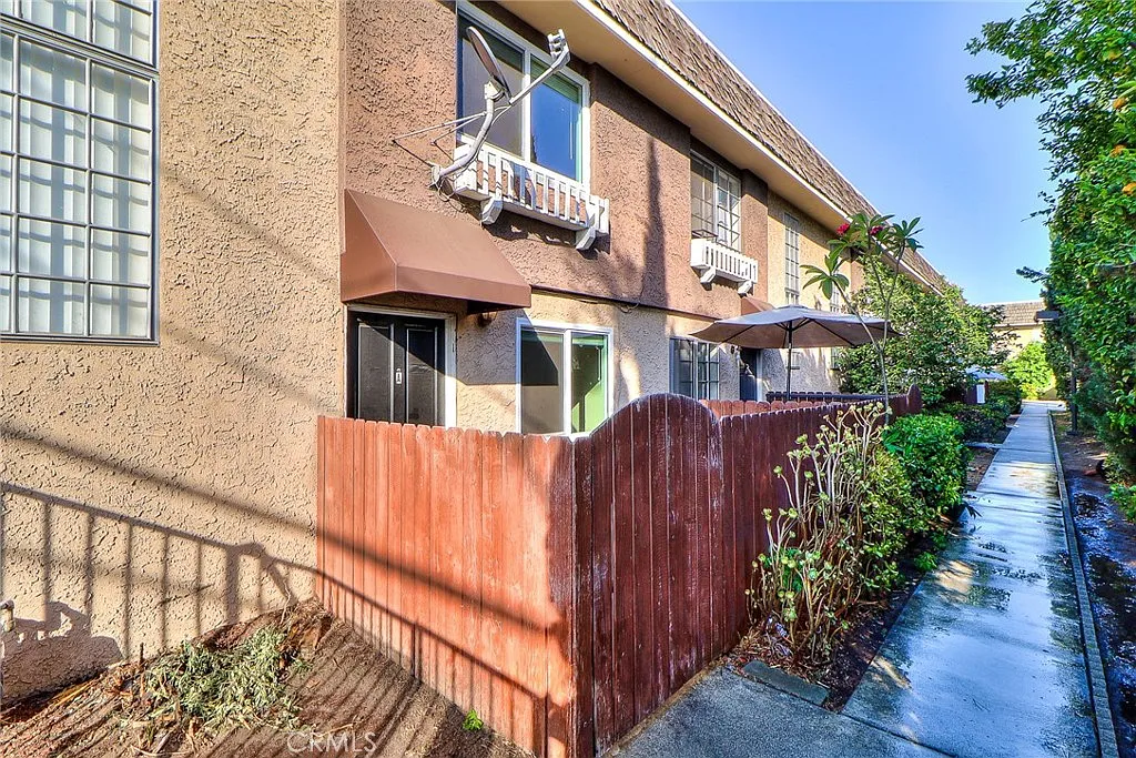 2 bed, 37740 sqft, $2,900 — Photo 2