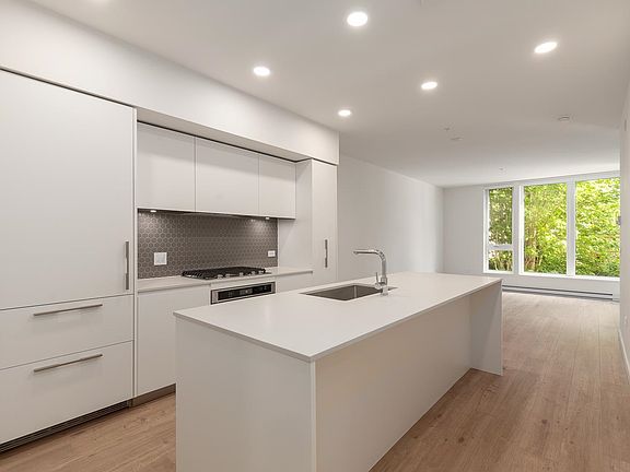 4th image of 1500 Scott Cres #208