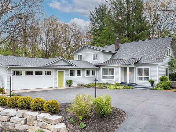 4th image of 2814 Burrwick Dr SE