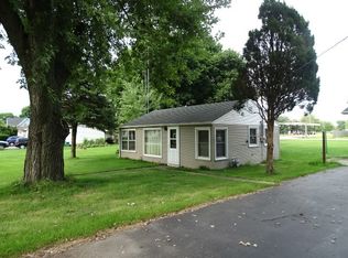 125 S 1st St, Capron, IL 61012