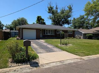 12 Holly Ave, Bartonville, IL 61607