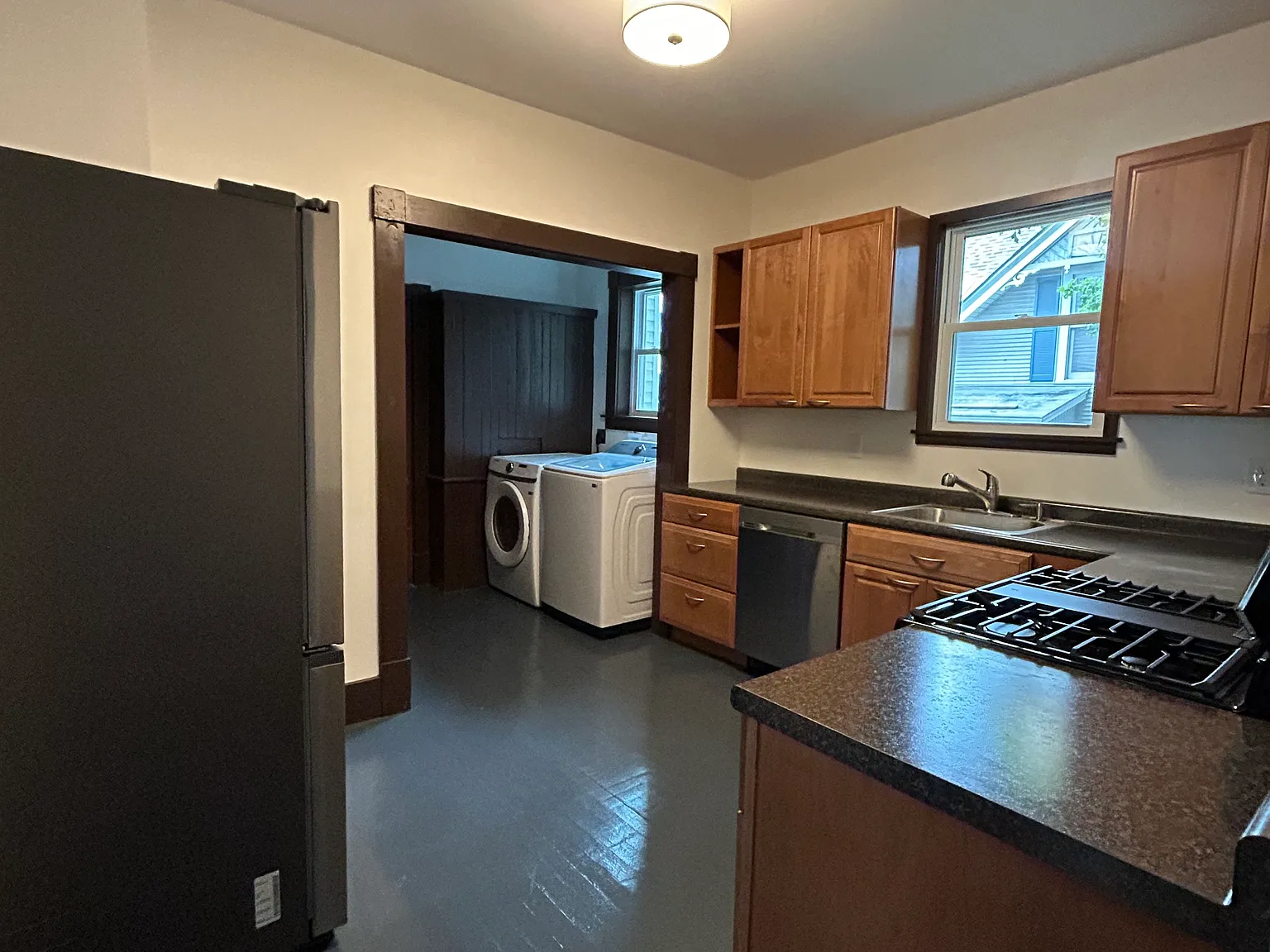 30 Lincoln Ave — Photo 2