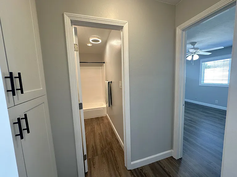 Marquis Apartments — Photo 20