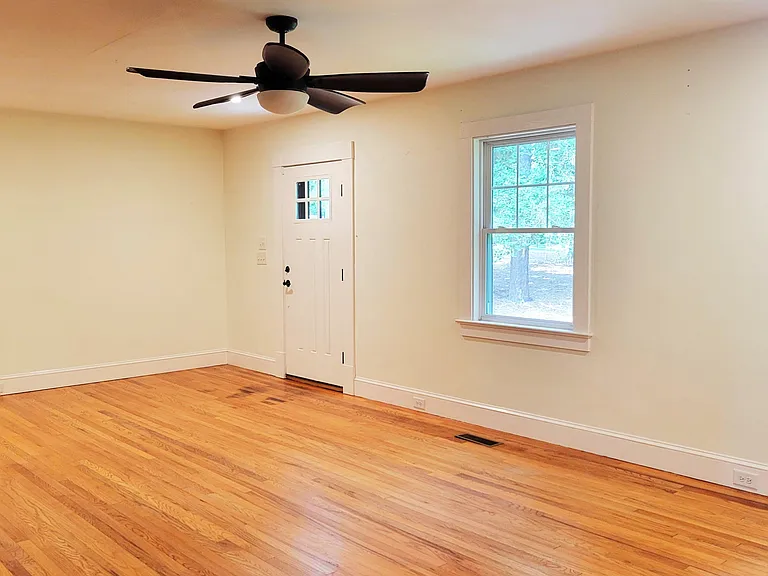120 Country Club Cir — Photo 8