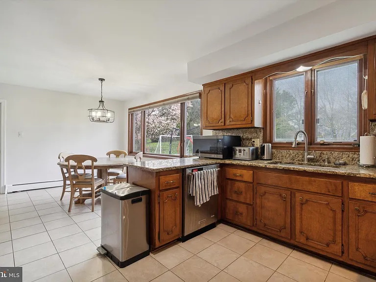 1530 Briar Hill Rd — Photo 12
