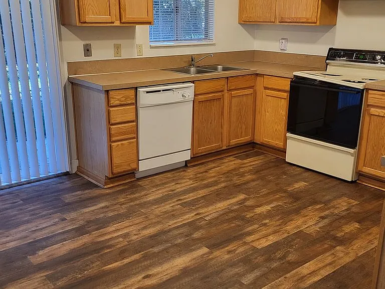 4483-4485 Campbell Dr SE — Photo 2