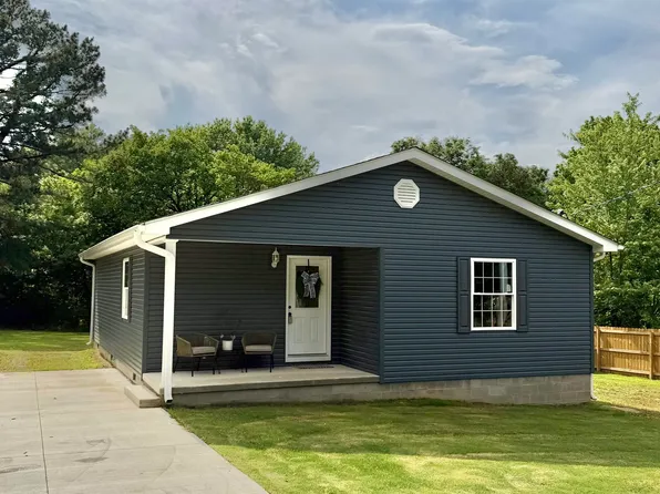 412 Greenlawn St, Greenfield, TN 38230