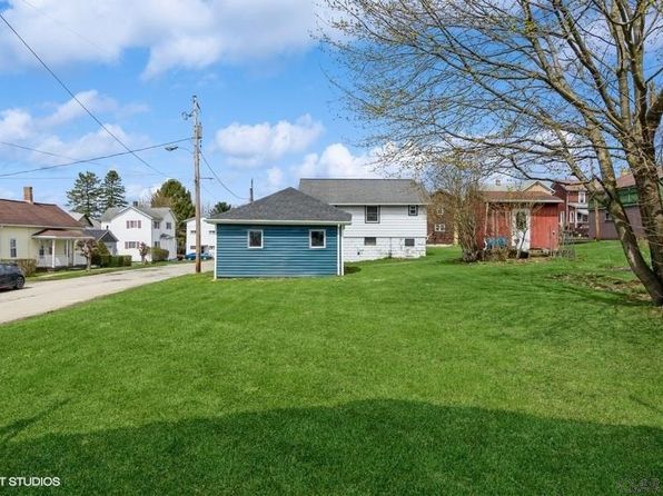 401 8th St, Windber, PA 15963