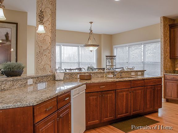 3rd image of 142 Windstone Dr