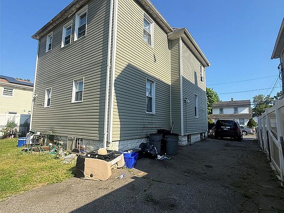 4th image of 39 Pleasant Avenue