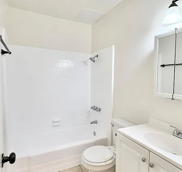 917 S Kenmore Ave — Photo 6