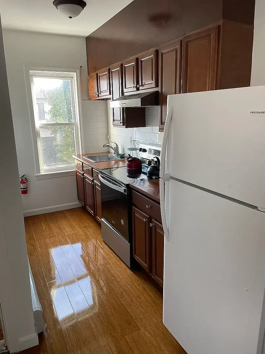 2 bed, 1100 sqft, $1,750 — Photo 2
