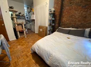 17 Grove St APT 4, Boston, MA 02114