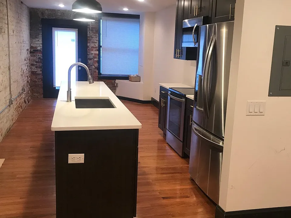 25 E Main St #5
