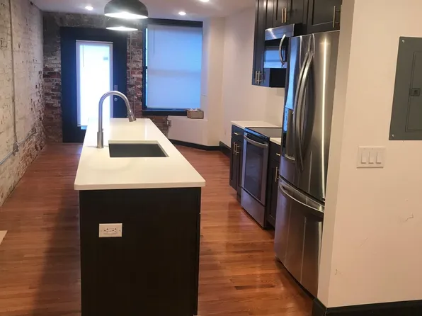 25 E Main St, Platteville, WI