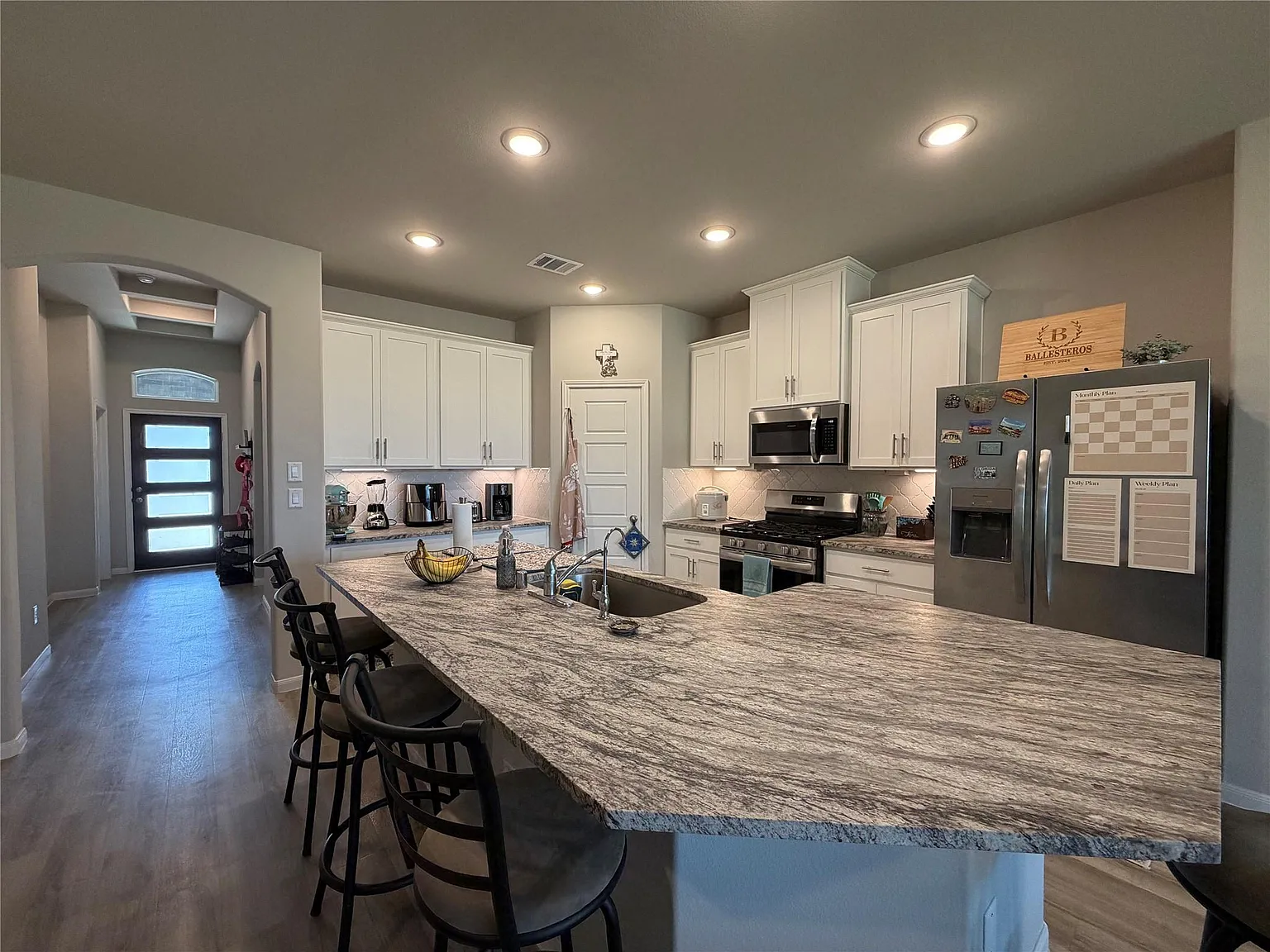 4 bed, 3.0 bath, 1771 sqft, $2,200 — Photo 4