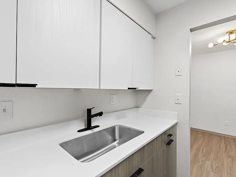 Oval Spring Apartments — Photo 13
