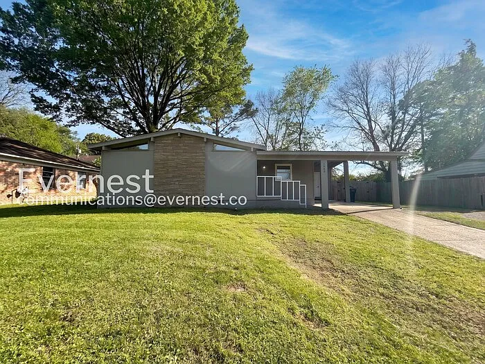 1449 Ticonderoga Dr — Photo 2