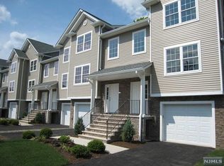 226 Greenwood Ave, Midland Park, NJ 07432