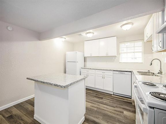 4th image of 4726 Carmen St #B