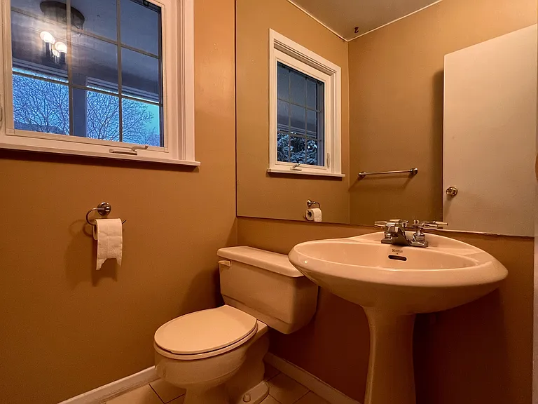 93 Lord Seaton Rd — Photo 20