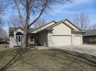 6824 W Westminster Dr, Sioux Falls, SD 57106