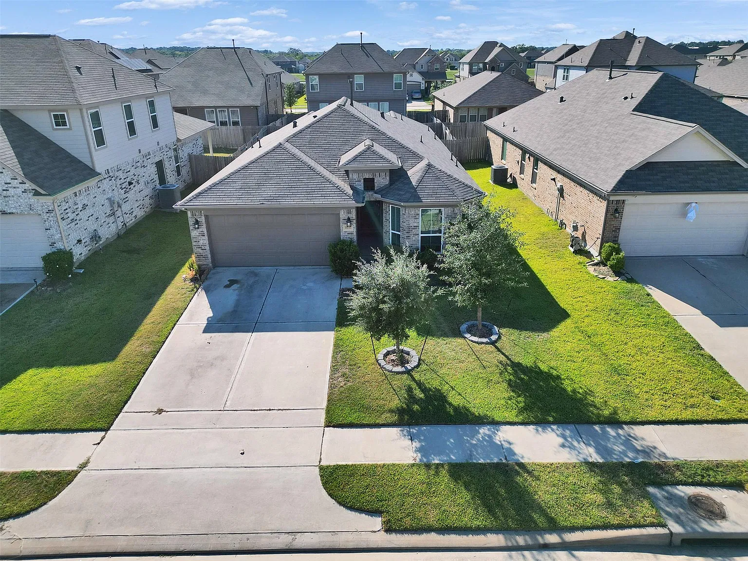 3 bed, 2.0 bath, 1697 sqft, $2,300 — Photo 2