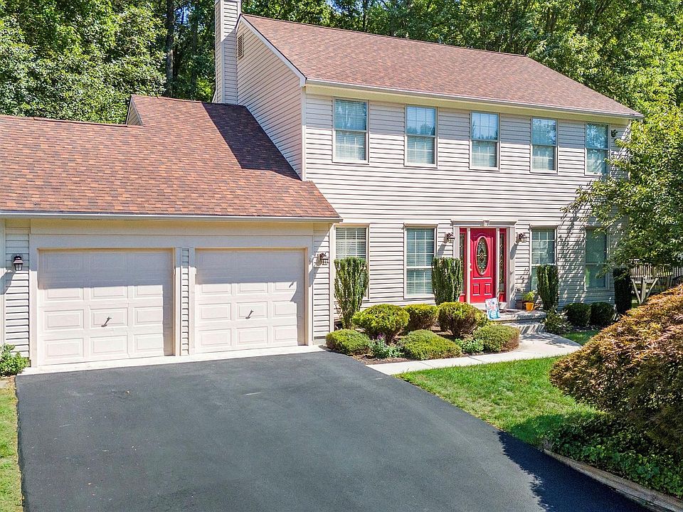 1st image of 120 Country Woods Dr