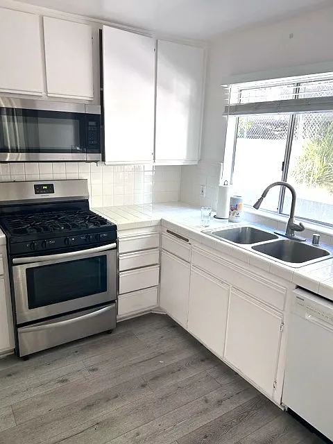 2 bed, 1100 sqft, $3,495 — Photo 2