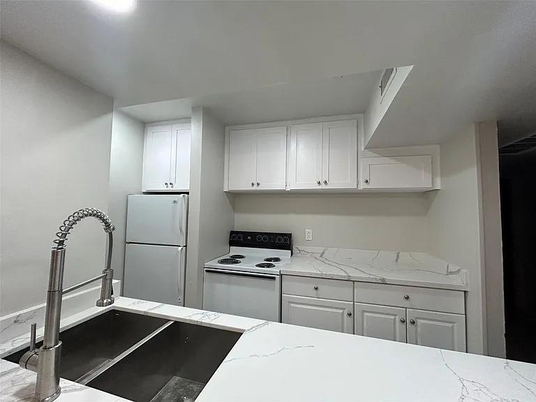 5343 Richmond Ave #11 — Photo 12