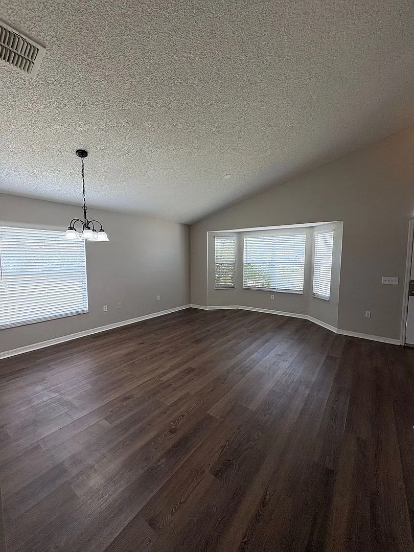 Beautiful Newly Renovated 3 bedroom 2 bath Home in Palm Bay — Photo 4