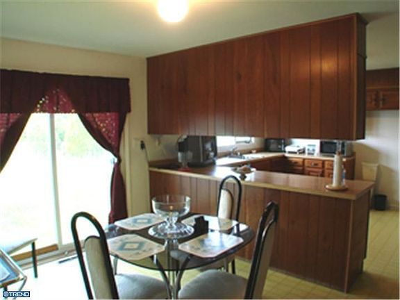 4th image of 11 Moores Dr