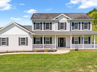 34 Railroad Dr, Elizabeth, WV 26143
