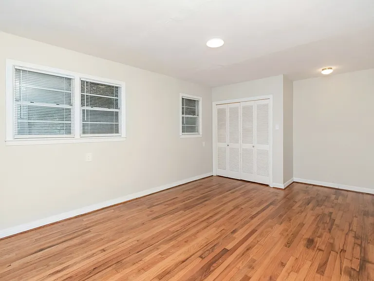 4904 Auburn Dr N — Photo 35