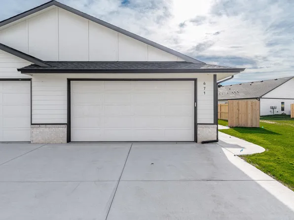 471 E Harper St, Valley Center, KS 67147