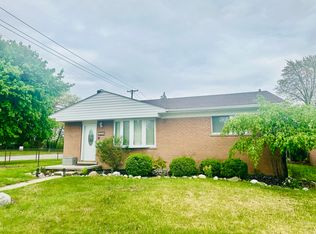 32782 Robinette Ave, Warren, MI 48092