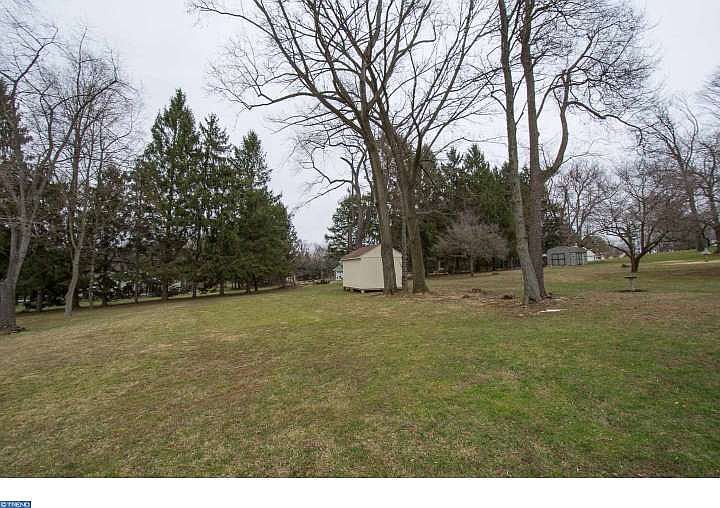 2nd image of 303 N Chester Rd