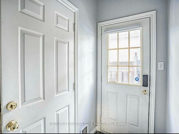 3rd image of 111 Woodvalley Dr