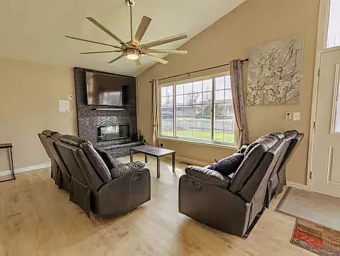 3207 Gregory Ave — Photo 5