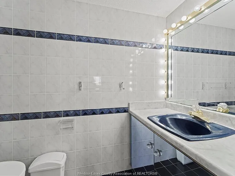380 Pelissier St #1302 — Photo 19