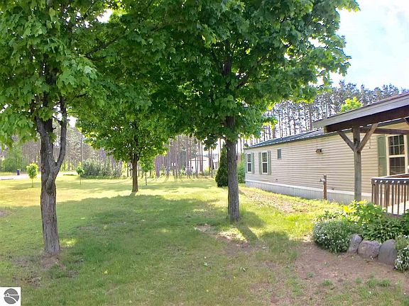 3rd image of 5582 Pine Aire Dr