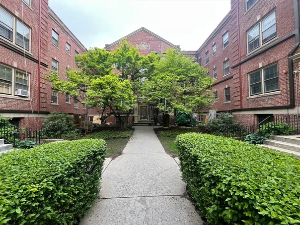 60 Elm St APT 2A, Worcester, MA 01609
