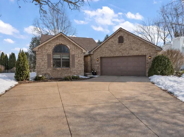 1555 Maumee Dr, Valparaiso, IN 46385