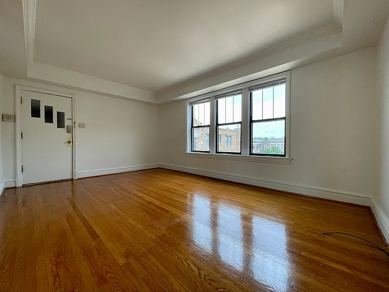 6240 Southwood Ave #2E — Photo 2